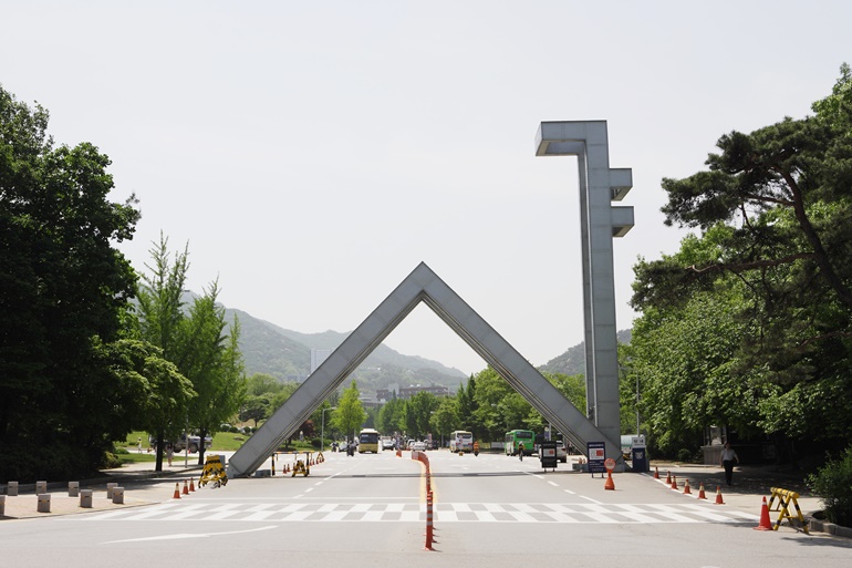 6일 발표된 2022 QS 세계대학 학과별 순위를 기반으로 국내대학 경쟁력을 분석한 결과 서울대의 성과가 가장 뛰어난 것으로 나타났다. 올해 국내대학은 다소 부진한 성과를 보였다. /사진=서울대 제공