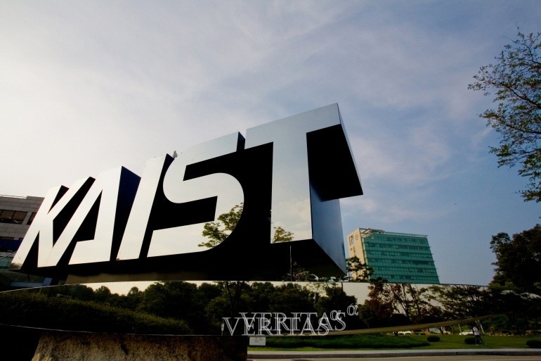 KAIST가 '2019 네이처인덱스 신흥대학순위'에서 전체4위를 기록해 국내1위를 기록했다. KAIST에 이어 포스텍 UNIST 지스트대학 DGIST가 톱5다. 사진=KAIST 제공