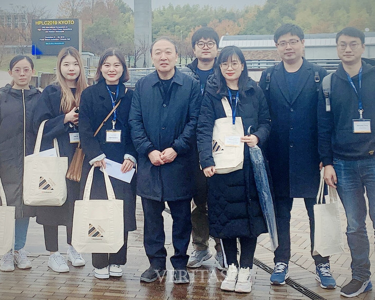 일본 교토 대학에서 열린 국제학술대회 '고성능 액체상 분리와 관련된 기술 학회(2019HPLC)에서 Travel Grant를 수상한 인하대 화학공학과 석/박사 통합과정 학생들 /사진=인하대 제공
