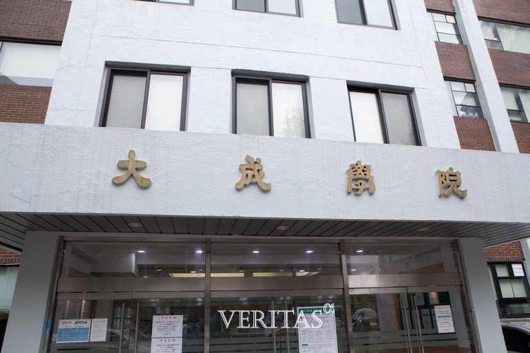 코로나19 확산 방지를 위한 학원가의 휴원 일정이 15일까지로 연장된다. 강남대성을 비롯해 종로학원 시대인재 이투스는 최근 휴원 기간을 일주일 더 연장했다. 교육당국이 ‘정부 합동 현장 점검’ 등을 통해 대형학원들을 향해 압박한 것이 영향을 미쳤다는 분석이다. /사진=베리타스알파DB