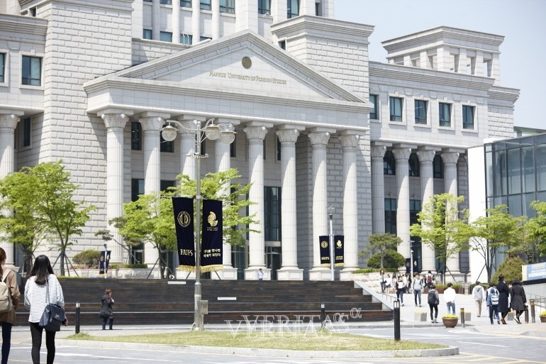 한국외대가 2021입학전형에 대한 올바른 이해를 돕기 위한 ‘고교방문 입시설명회’와 ‘교사간담회’와 일정을 최근 공개했다. 전국 고교로 직접 방문해 진행하는 입시설명회는 내달 18일부터 8월14일까지 진행된다. 교사간담회는 5월부터 7월 사이 온/오프라인을 통해 실시한다. 두 프로그램 모두 사전신청 후 참석 가능하다. /사진=한국외대 제공