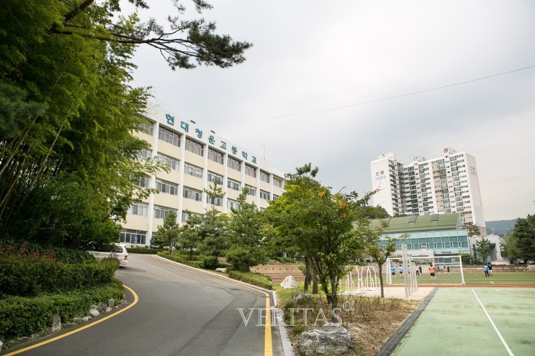 전국단위 자사고 현대청운고가 올해 입학설명회 일정을 공개했다. 기존 5월 진행하기로 예정했던 교내 입학설명회는 코로나19 영향으로 취소됐고, 대신 온라인으로 전환해 내달 13일과 14일 이틀간 진행한다. /사진=베리타스알파DB