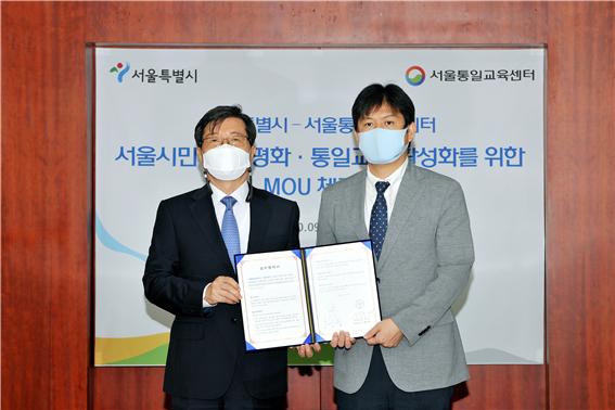 (왼쪽부터) 임홍재 총장, 황방열 남북협력추진단장. /사진=국민대 제공