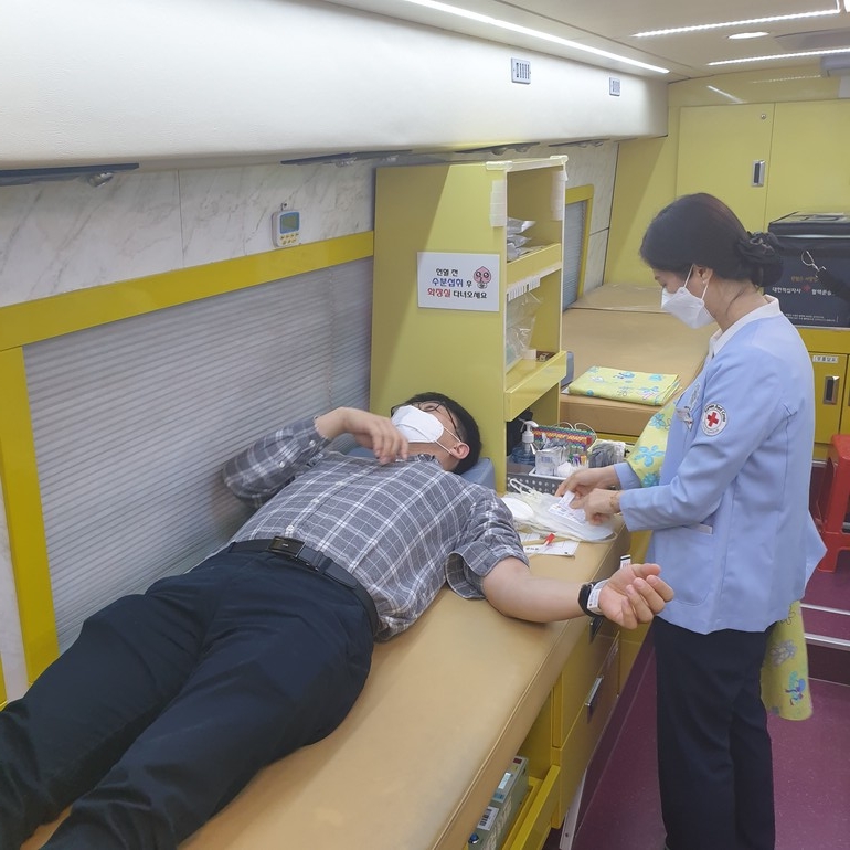 전남 신안교육지원청, 동절기 응급혈액 확보를 위한 단체 헌혈 동참