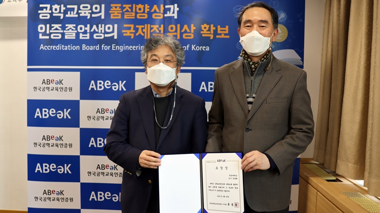 (왼쪽) 목포대 김종화 교수