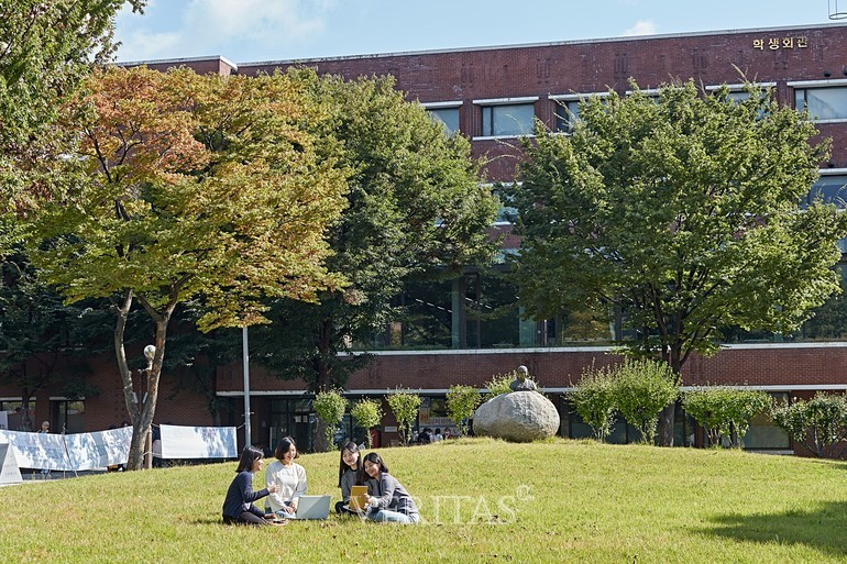 덕성여대는 2022학년 고교생 초청 모의면접을 진행한다고 최근 밝혔다. /사진=덕성여대 제공