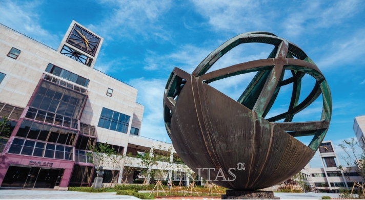 포스텍이 의대/의전원 설립 기반 마련을 위해 의과학대학원을 설립한다. 포스텍의 의과학대학원 설립은 현재 추진 중인 의대/의전원 설립을 위한 과정으로 보인다. 의대/의전원 설립까지의 시간이 오래 걸린다는 점에서, 의과학대학원 설립을 통해 의대/의전원 설립을 위한 발판을 마련한다는 것이다. 의과학대학원 교수임용은 올해 하반기 이뤄지며, 교수 초빙이 마무리되면 2023학년 신입생을 선발할 예정이다. /사진=포스텍 제공