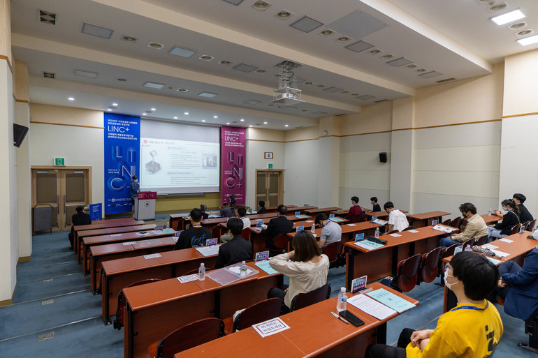 인하공업전문대학(이하 인하공전)은 6일부터 7일까지 양일간 ‘LINC+ 산학협력 제품공동개발 사업 참여학생 경진대회 및 성과전시회’를 개최했다