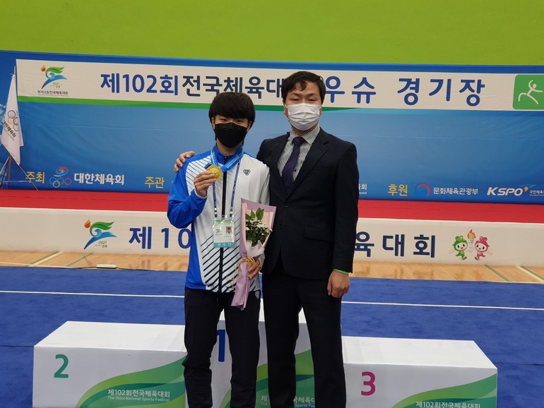 (왼쪽부터) 김현균 선수, 김부일 코치