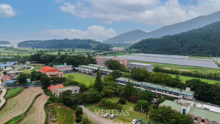 전국단위 자율학교 남해해성고가 6월 입학상담 일정을 최근 밝혔다. 방문/전화상담 모두 진행하며 상담을 희망하는 학부모와 예비 고교생은 학교 홈페이지를 통해 사전예약을 필수로 진행해야한다. /사진=남해해성고 제공