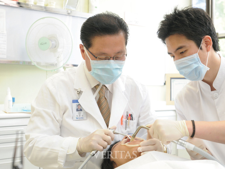 올해 전국 치대 11개교의 평균 경쟁률이 하락했다. 276명 모집에 1624명이 지원해 5.88대1로 마감했다. /사진=경희대 제공