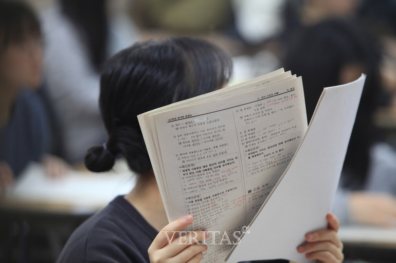 교육부가 ‘고교교육 기여대학 지원사업’과 연계해 대학에 ‘이과 침공’을 해결토록 요구하면서 대학들의 고민은 깊어졌다. 2025전형계획 확정을 앞두고 선택과목 폐지와 탐구 변표 조정을 중심으로 검토하고 있다. /사진=베리타스알파DB