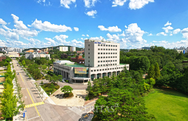 충북대는 2023학년도 1학기 동안 학생들의 미래 역량 함양을 위해 정규 교과과정 외에도 208개의 다양한 비교과과정 프로그램을 운영하고 있다./사진=충북대 제공<br>