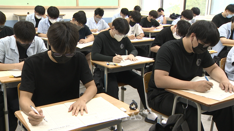 3월학평 채점 결과 수학 선택과목별 표점 최고점은 미적 159점, 확통 150점으로 격차가 최대 9점 차로 추정된다고 종로학원이 밝혔다. /사진=충북교육청 제공