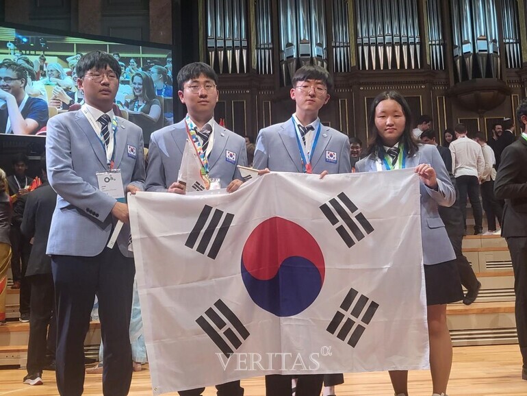 2023년 제55회 국제화학올림피아드에서 전원메달을 수상한 대표학생들(좌측부터 전지민, 장준성, 김희준, 서채원 학생) /사진=과학기술정보통신부 제공