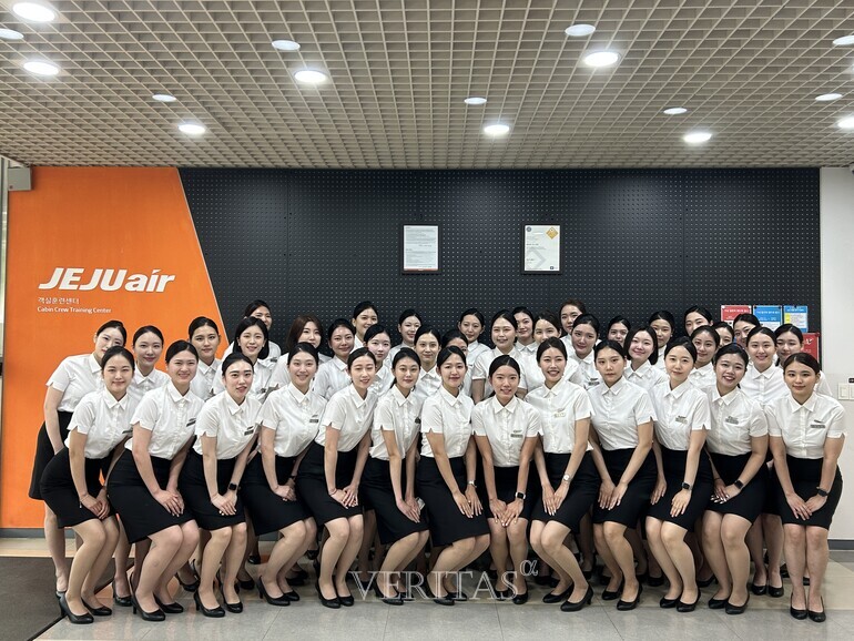광주여대 항공서비스학과가 총 43명의 학생들이 제주항공 객실훈련센터에서 주관하는 현장직무교육 프로그램인 '에듀윙'에 참여해 전 과정을 수료했다. /사진=광주여대 제공