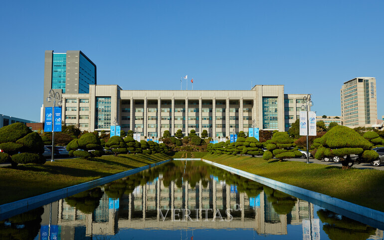 인하대가 학생/학부모를 대상으로 2024정시 집중 유선상담을 20일부터 29일까지 제공한다고 최근 밝혔다./사진=인하대 제공 