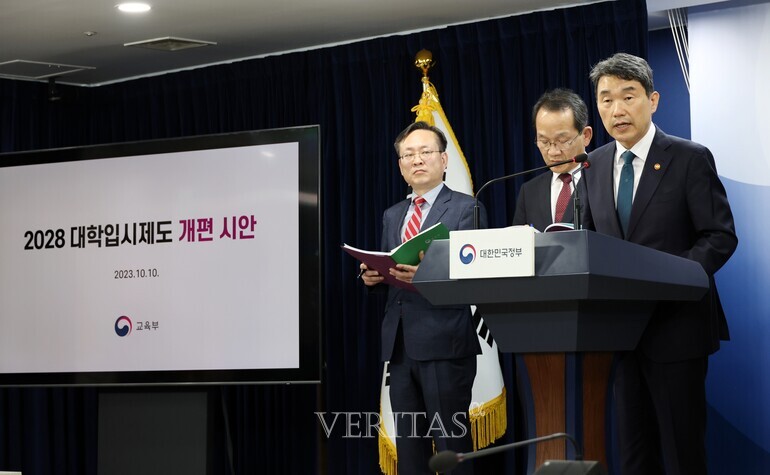 확정된 2028대입개편안에 따라 수능에서 심화수학이 제외되면서 문이과 구분이 사라졌으나, 전문가들은 문과의 의대 진학이 완전히 자유롭진 않을 것이라 전망했다. /사진=교육부 제공