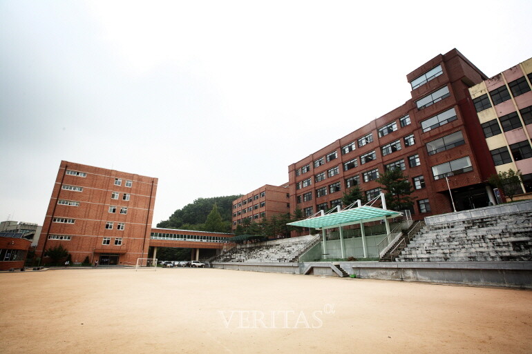 안양외고가 2024학년 1학기 전편입생을 모집한다고 28일 발표했다. 2학년 일반 5명, 사회통합 40명, 3학년 일반 37명, 사회통합 35명의 정원이다. /사진=안양외고 제공