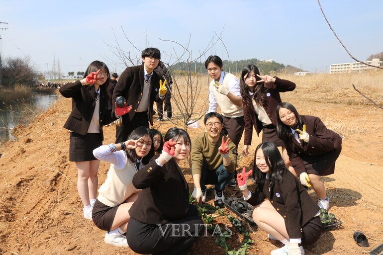 남해해성고가 사제동행 활동의 일환인 ‘해성 멘토링’ 결연식을 14일 개최했다. /사진=남해해성고 제공