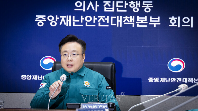 의대 증원을 두고 의료계 반발이 꾸준히 이어지고 있지만 교육계에서는 사실상 의대 증원은 확실시된 사안이라고 분석한다. 여러 이해관계가 얽혀 후퇴가 불가능한 상황이기 때문이다. /사진=복지부