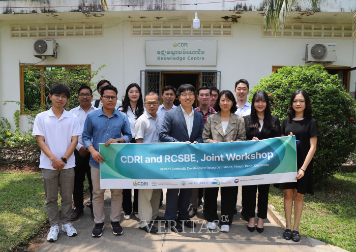 인하대 소상공인 경제생태계 연구센터는 최근 캄보디아 개발자원연구소(Cambodia Development Resource Institute/이하 CDRI)와 비즈니스 생태계 탐색을 위한 공동 워크숍을 진행했다./사진=인하대 제공