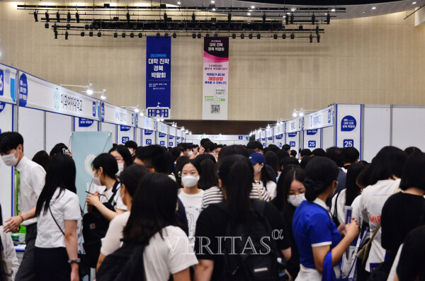 전국 73개 대학과 기관이 참여하는 '2025학년 대학 진학 경북 박람회'가 13일과 20일 각 경주시 경주화백컨벤션센터(HICO)와 구미시 구미컨벤션센터(GUMICO)에서 열린다. /사진=경북교육청 제공