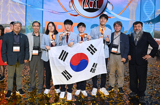 2024 제35회 국제생물올림피아드(IBO)에서 한국대표단 전원이 메달을 획득했다. /사진=과기부 제공