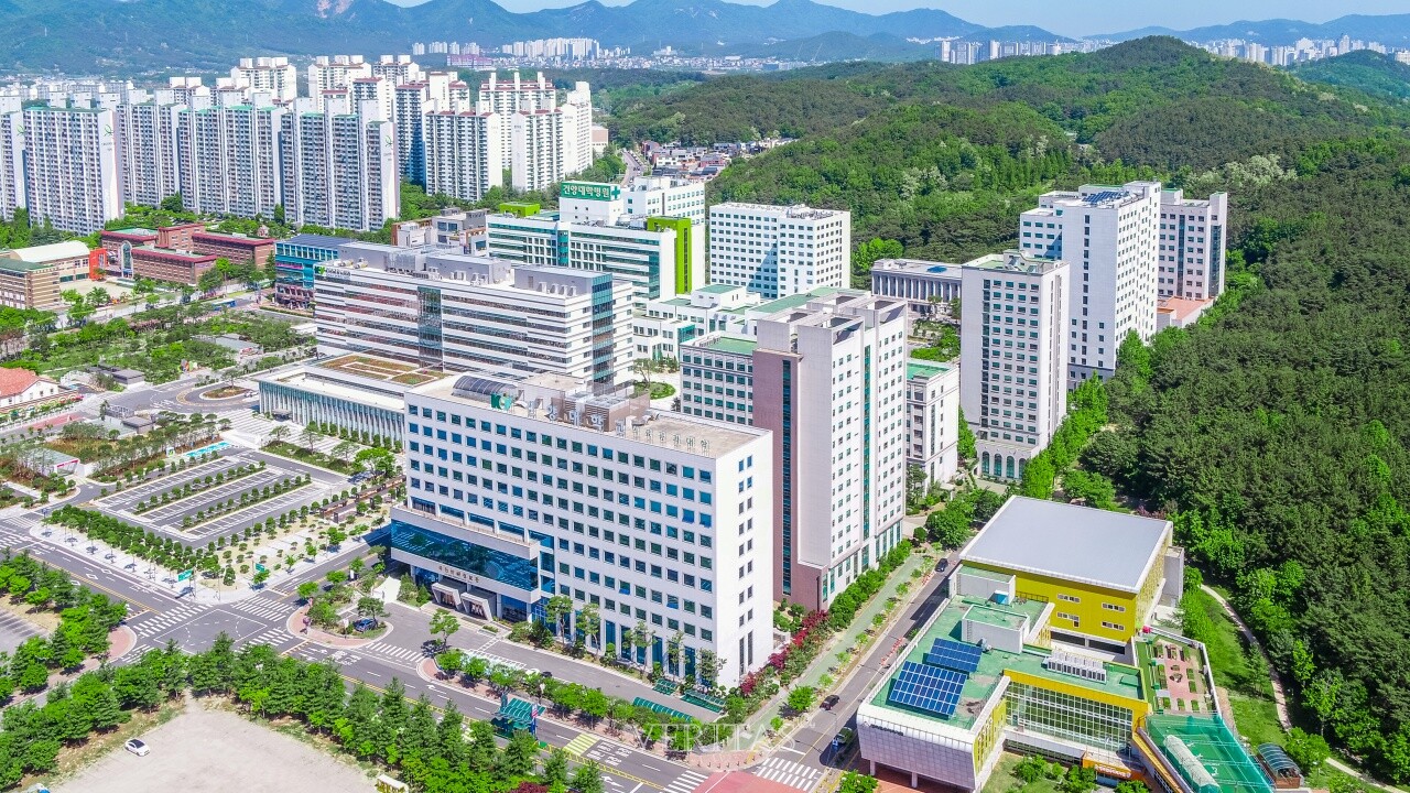 건양대는 올해 수시로 정원내 기준 1504명을 모집한다. 의학과 모집전형에서 일반(면접)이 폐지되고, 지역(최저)과 지역(기초)의 수능최저가 완화되는 변화가 있다. /사진=건양대 제공