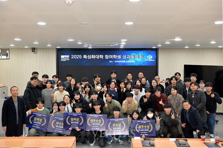 순천향대 AIBIOME인재양성사업단은 자연과학대학 안영국강당에서 '2025년 특성화 대학 실험수업 참여학생 성과발표회'를 성공적으로 개최했다./사진=순천향대 제공