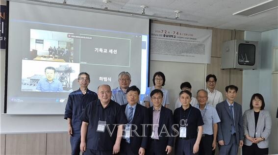 7월 3일 충남대에서 열린 '2026년 한국기독교 공동학술대회'에서 참석자들이 기념촬영을 하고 있다. /사진=숭실대 제공