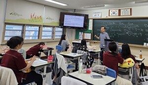 광주대 임형택 명예교수 '사람책도서관' 활동 등 다양한 사회공헌 실현 - 뉴스 썸네일 이미지