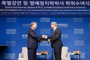 <b>연세대</b> <b>또 럼</b> 베트남 <b>서기장</b>에게 명예정치학박사 학위 수여