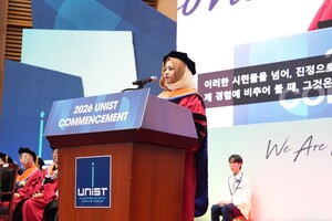 "암 극복 박사/두 차례 창업 학사" UNIST 졸업식서 '속도보다 방향' - 뉴스 썸네일 이미지
