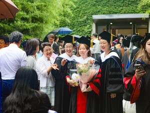 호서대학교 제42회 후기 대학원 학위수여식 개최.. 석박사 299명 학위 취... - 뉴스 썸네일 이미지